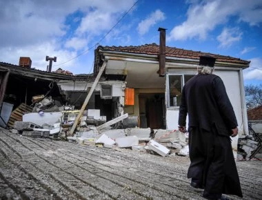 Εγκατελείπουν τα σπίτια τους σε χωριό των Τρικάλων μετά τον φόβο συνεχόμενων κατολισθήσεων (φωτό)